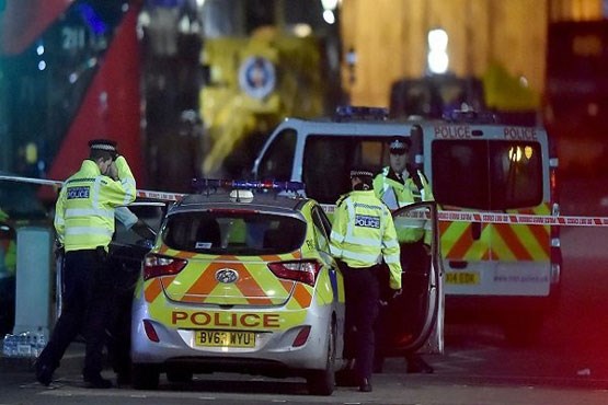 حمله یک خودرو به نمازگزاران عید فطر در انگلیس