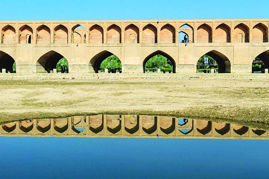 از سوی مدیر کل میراث فرهنگی اصفهان نشست سی و سه پل تکذیب شد