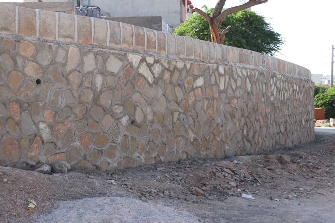 عملیات احداث دیوار حائل سنگی در محلات مختلف مسجدسلیمان ادامه دارد