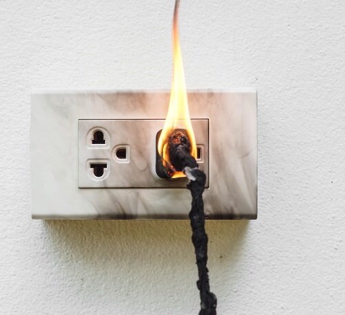 مراقب آتش‌سوزی ناشی از تجهیزات برق در منزل باشید