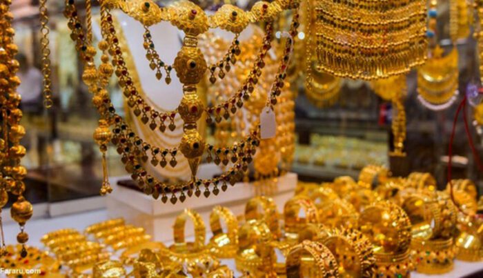 قیمت طلا در پی قوی ماندن ارزش دلار کاهش یافت