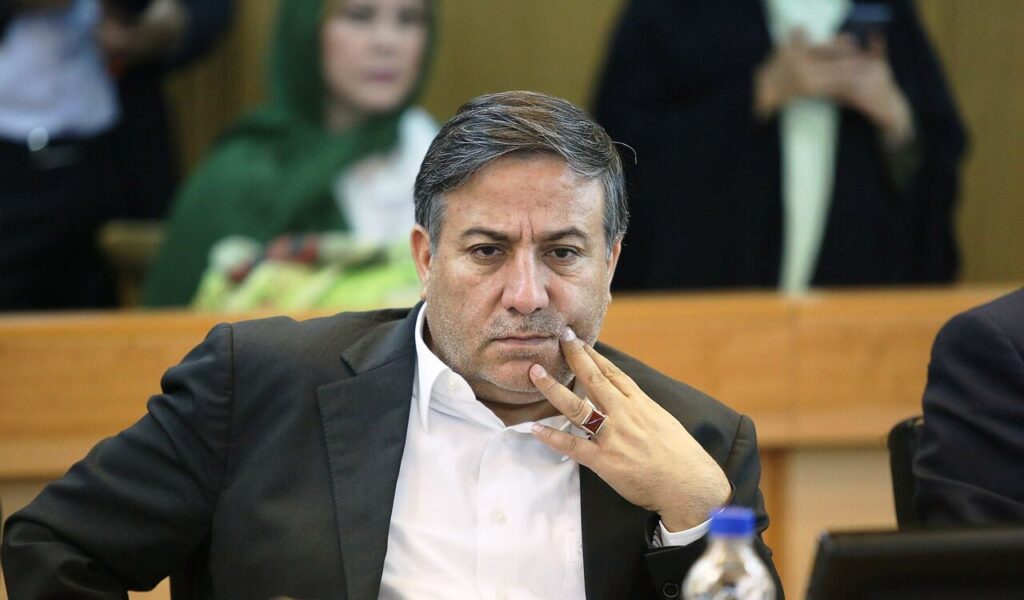 پرخاشگری و هجمه به مسوولان دردی از مشکلات کشور درمان نمیکند