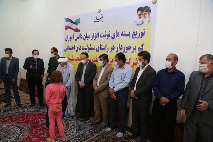 تعداد ۷۰۰ بسته نوشت افزار میان دانش آموزان کم برخوردار شهرستان اندیکا توزیع شد