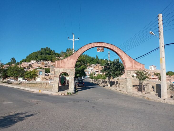 معرفی مکان های گردشگری آذربایجان شرقی / روستای پلکانی زنوزق