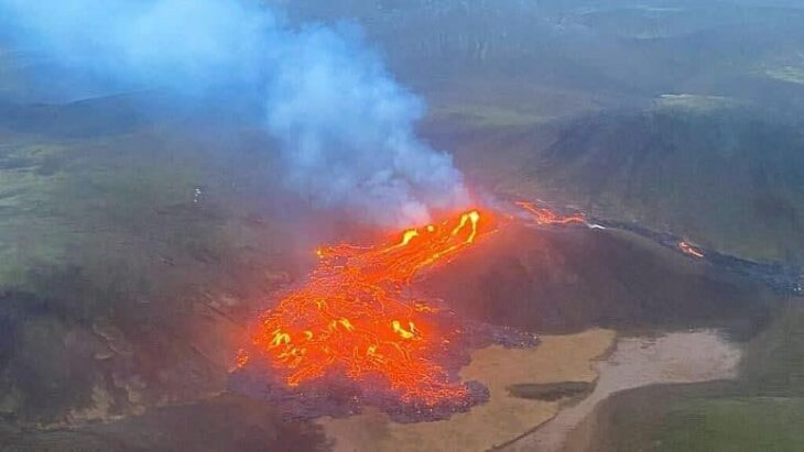فوران آتشفشانی در ایسلند بعداز ۵۰ هزار زلزله