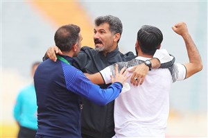 خداحافظی داریوش یزدی از بازیکنان نفت مسجدسلیمان پس از شکست