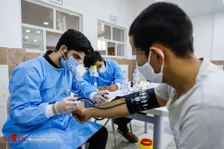 ویزیت زندانیان زندان سپیدار اهواز توسط گروه جهادی پزشکان متخصص بسیج خوزستان