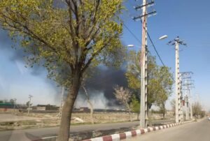 آتش سوزی در یک تولیدی لوازم خانگی جاده تبریز اذرشهر