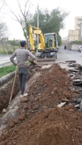آغاز عملیات حفاری مسیر لوله گذاری شبکه آب خام در پارک جدیدالحداث کوچه حسن