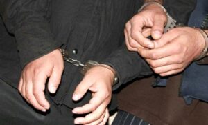 دستگیری ۲ سارق در خرم‌آباد | ۱۵ فقره سرقت کشف شد