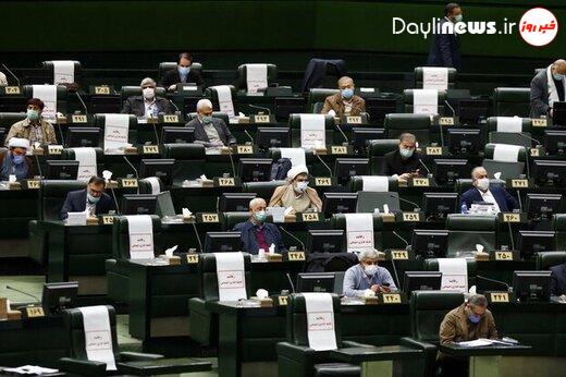 نمایندگان در کمتر از ۲۰ روز رنگ عوض کردند / یک بام و دو هوای مجلس به خاطر زاکانی