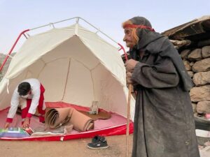 امدادرسانی هلال احمر مسجدسلیمان به مناطق زلزله زده در اندیکا ادامه دارد + تصاویر