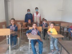 داوطلبان خانه هلال بانی تجهیز کلاس مدرسه ای در مسجدسلیمان شدند