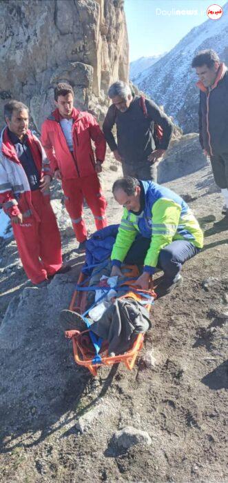 عملیات پنج ساعته امدادسانی به مرد۷۲ساله در شرایط سخت و یخبندان قلعه بابک کلیبر