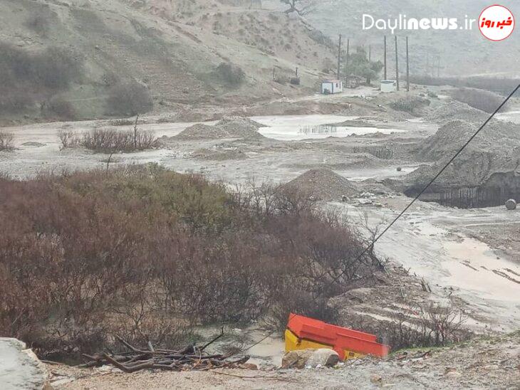 طغیان رودخانه فصلی دره شیرون ارتباط ۱۰ روستای اندیکا را مختل کرد