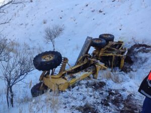 سقوط دستگاه برف روبی به دره در هریس