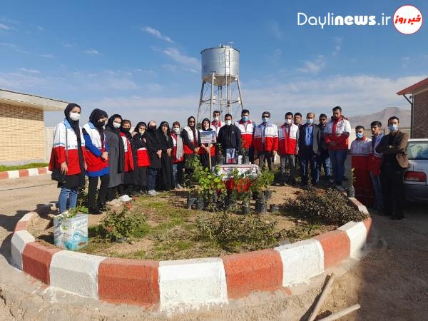 کاشت نهال به مناسبت روز داوطلب در هلال احمر مسجدسلیمان
