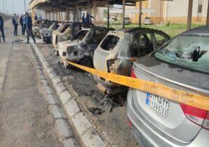 آتش سوزی در مهمانسرای شرکت ره آوران فنون / بیش از ۱۰ خودرو طعمه حریق شدند