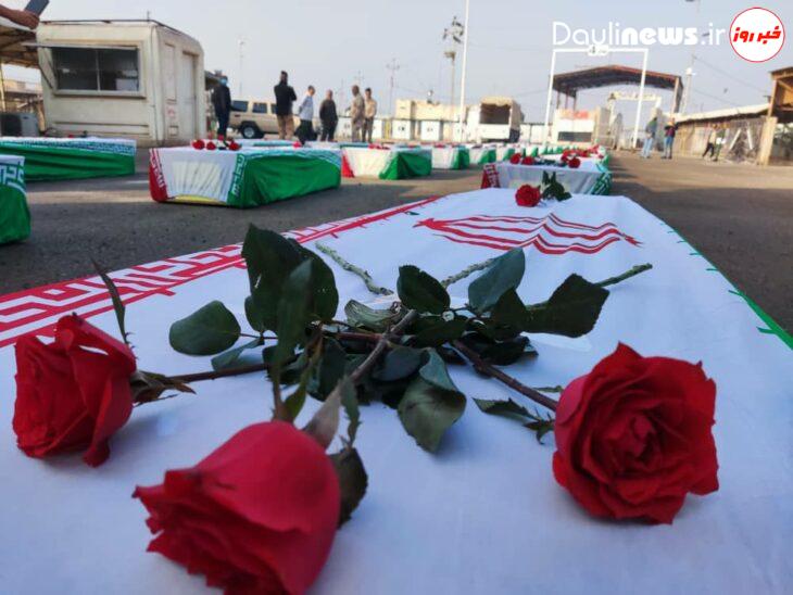 پیکرهای مطهر ۷۲ شهید دوران دفاع مقدس وارد کشور شد
