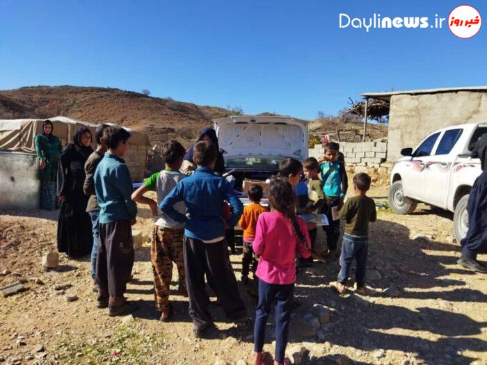 توزیع ششصد جلد کتاب و پوشاک و لوازم‌التحریر در میان کودکان روستاهای محروم شهرستان اندیکا