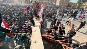 ادامه اشغال پارلمان عراق؛ مقتدی صدر خواستار گسترش اعتراضات شد