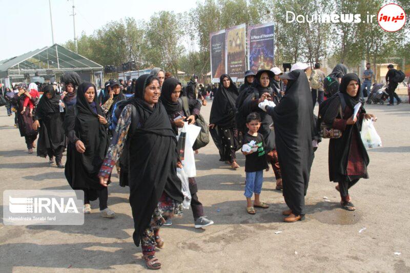 زائران پاکستانی و افغانستانی بدون مشکل در حال عبور از مرز شلمچه هستند