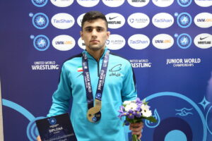 ایمان محمدی: می‌خواهم نخستین طلای المپیک را برای کشتی خوزستان کسب کنم