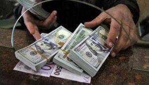 شگرد دولت برای شکستن نرخ دلار/ قیمت دلار چه می‌شود؟