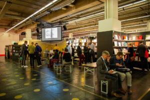 میز ثابت آژانس ادبی پل در نمایشگاه کتاب فرانکفورت