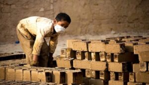 آمارهای متناقض از کودکان کار در ایران / ۱۴ هزار کودک کار یا ۷ میلیون نفر؟