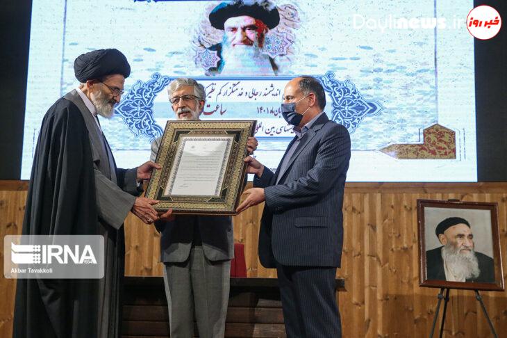 آیت‌الله مرعشی با کار در برنج‌کوبی جلوی غارت منابع علمی جهان اسلام را می‌گرفت