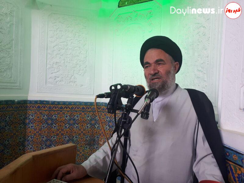 امام جمعه بروجرد: برخورد قاطع و جدی با عوامل ناآرامی ها صورت بگیرد