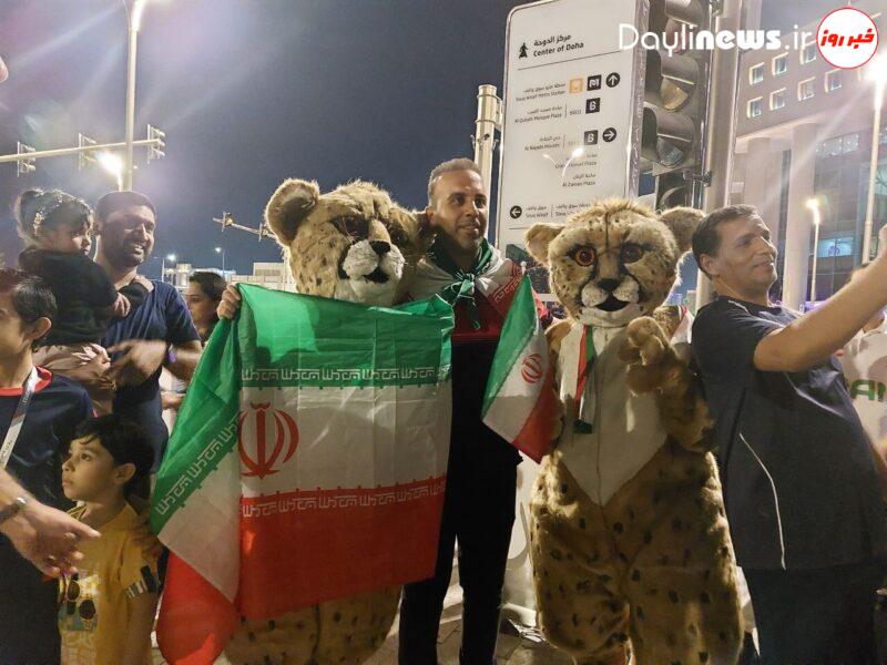 جشن ایرانی‌ها در مرکز دوحه پس از برتری مقابل ولز