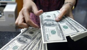 دلار عقب‌نشینی می‌کند؟
