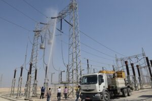 ۱۳۱ پست برق خوزستان برای مقابله با اثرات مخرب گرد و غبار شستشو شد