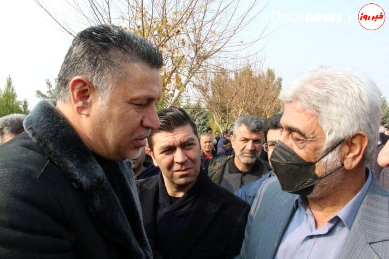 (عکس) علی دایی در مراسم تدفین کریم باوی