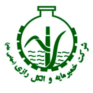 تندیس همایش تجلیل از صنایع تولیدی نمونه خوزستان به شرکت خمیرمایه و الکل رازی اهدا شد