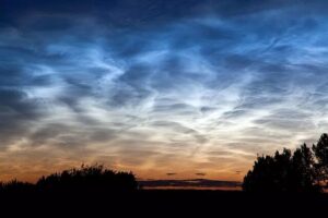 ظاهر شدن «ابرهای شب‌تاب» در پی پرتاب ماهواره های استارلینک