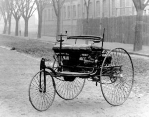 همه چیز درباره اولین اتومبیل جهان/ سرنوشت شوم اولین خودرویی که به ایران آمد/ تفاوت برخورد ایرانیان و آلمانی ها با کالسکۀ شیطان
