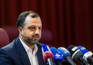 وزیر اقتصاد: گرداننده یکی از کانال‌های فردایی دلار ساکن استانبول است/ در روز‌های تعطیل ساعت هشت و ده قیمت‌ها را بالا‌ها می‌برند