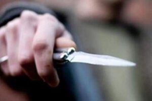تصویری از چاقوی خطرناکی که به سمت بازیکن نساجی پرتاب شد!/ مسجدسلیمان: عکس از گوگل برداشته شده است!