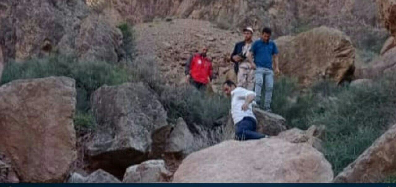 نجات فرد گرفتار در صخره های حاشیه رود ارس