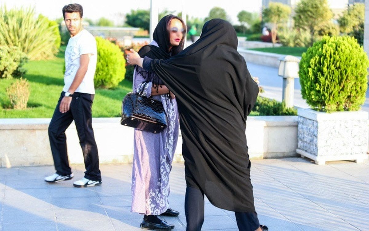 همشهری: پلیس مجهز به «لباس دوربین‌دار» با بی‌حجابی برخورد کند/ پولش را از اصناف و نهاد‌ها بگیرد