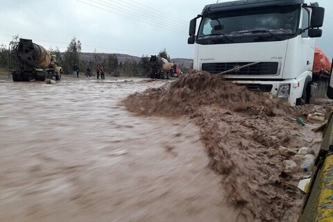 راه ارتباطی ۲۳ روستای خرم آباد مسدود شد
