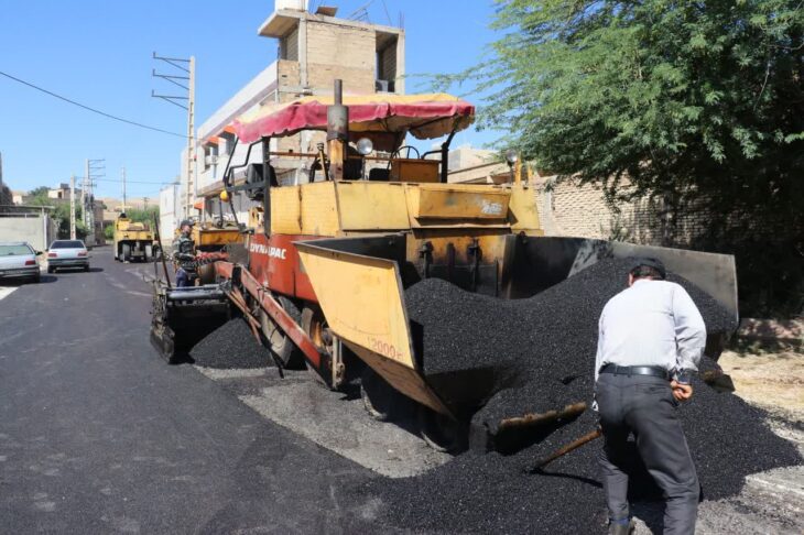 با هدف رفع مشکلات و بهسازی معابر محلات، عملیات آسفالت معابر محله پست مهندسی انجام شد