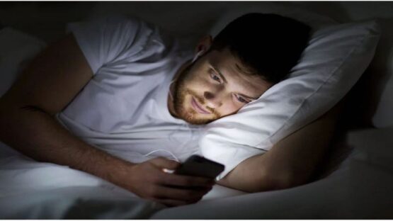 تاثیر شبکه های اجتماعی بر خواب طبیعی