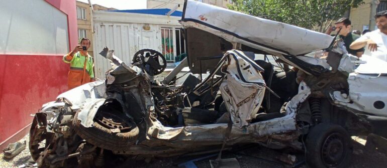 فرشتگان نجات سرخ پوش آتشنشانی تبریز ۳ نفر محبوس در خودرو حادثه تلخ بازارچه سیلاب را نجات دادند