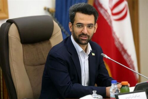 آذری جهرمی: دو سال است که دولت روحانی پایان یافته؛ برای فیلتر تردز به ما خیرات نرسانید!