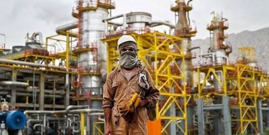 خودکشی ۴ کارگر «پتروشیمی چوار» ظرف مدت یکسال/ ما زحمت می‌ کشیم جیب‌های دیگران پُر می‌شود!