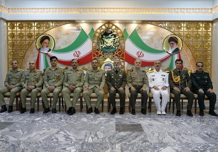 Iran’s General Mousavi hold talks with Pakistan army chief